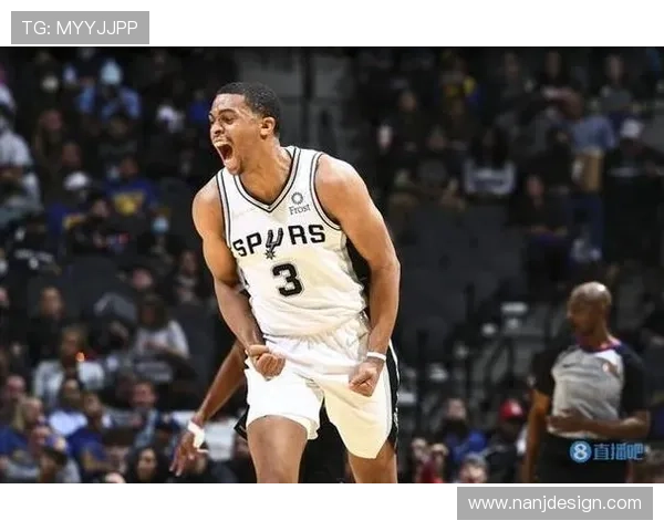 凯尔登全场完美表现5投全中14分3篮板1助攻3抢断正负值高达20分领衔全场